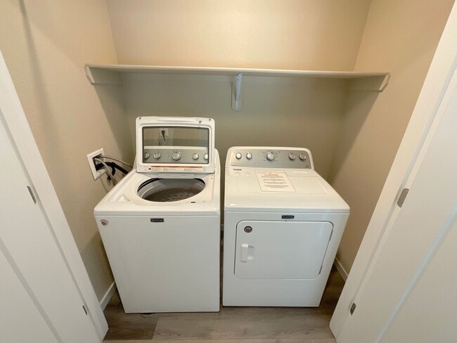 Building Photo - 3 Bedroom Home Available Near S Powers Blv...