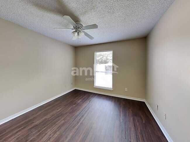 Building Photo - 10979 Mindanao Dr S
