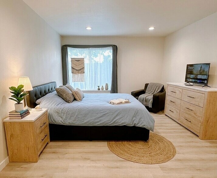 Building Photo - 1940 N Highland Ave