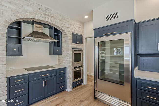 Building Photo - 5654 E Mesquite Ln