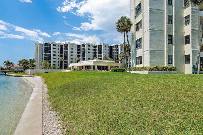 Building Photo - 19800 Sandpointe Bay Dr