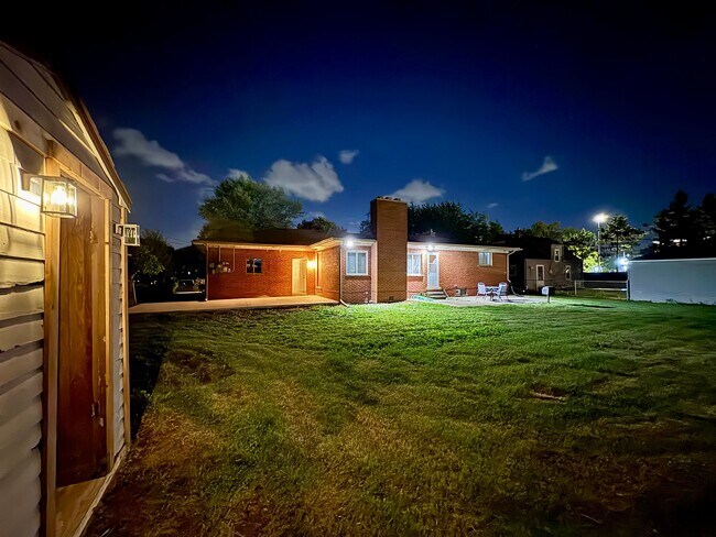 Building Photo - 2044 Arcola St