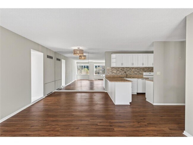 Building Photo - 19 S 1st St