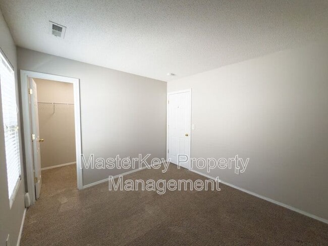 Building Photo - 2915 Skybrook Ln