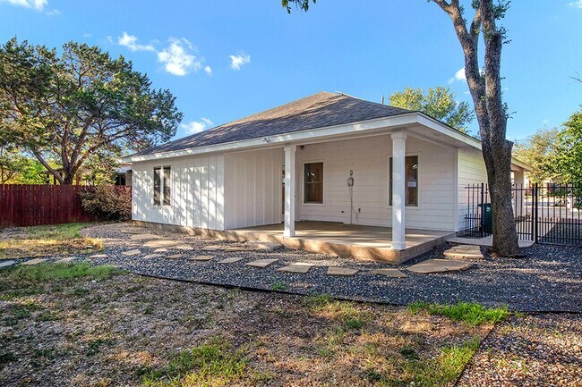 Building Photo - 3320 Elija St