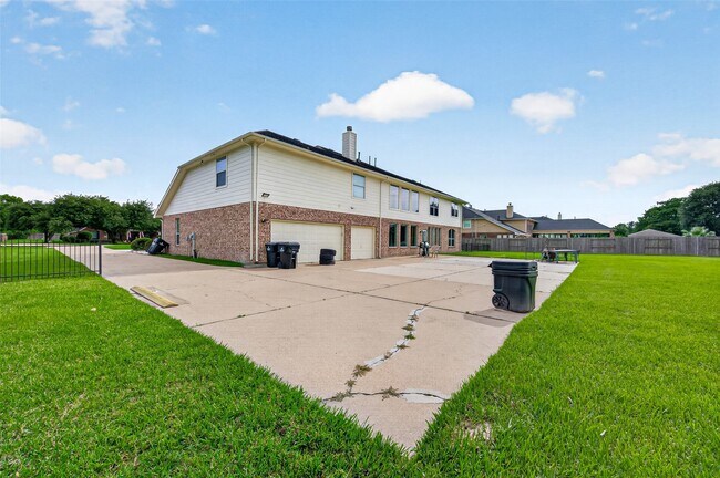 Building Photo - 26210 Cloverland Park Ln