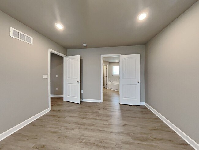 Building Photo - 3 BR/2.5BA | Newly Renovated Single Family Home | 1-Car Garage Parking | Community Pool!