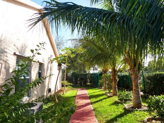 Building Photo - 300 NE 42nd St