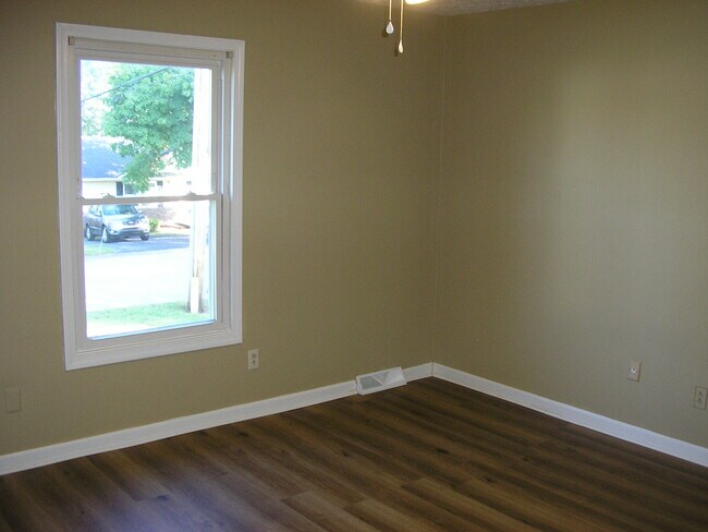 Building Photo - 2516 Edgehill Pl