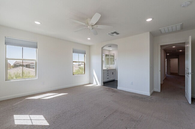 Building Photo - 4 bedroom home for rent