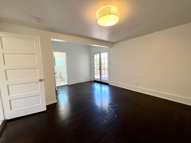 Building Photo - 2822 W Ave 33