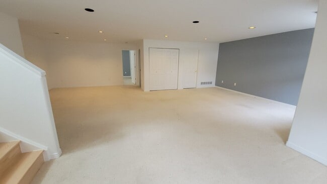 Building Photo - Beautiful Single Story Townhouse with Den & Attached 2-Car Garage