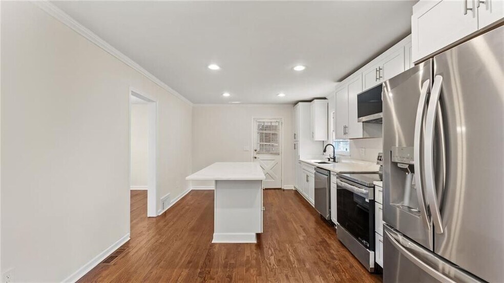 Building Photo - 2038 S Akin Dr