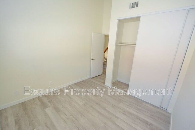 Building Photo - 1189 Ramona Dr