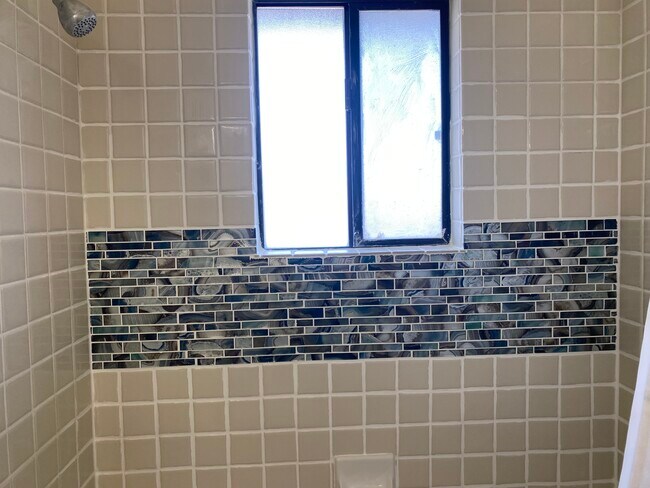 Building Photo - 684 Shamrock Ln