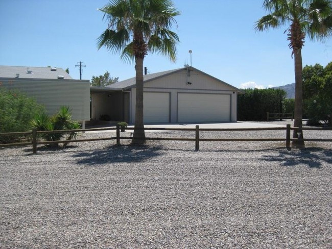 3 Car Garage - Desert View RV Resort