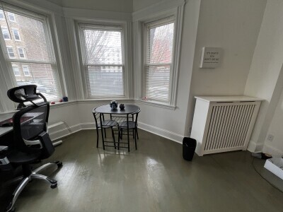Building Photo - 50 Queensberry St