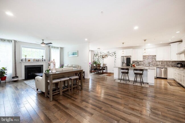 Building Photo - 126 Iron Hill Way