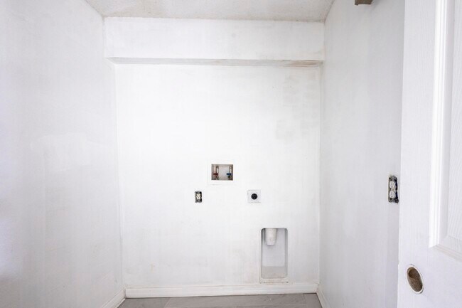Building Photo - 1401 SW Heather St