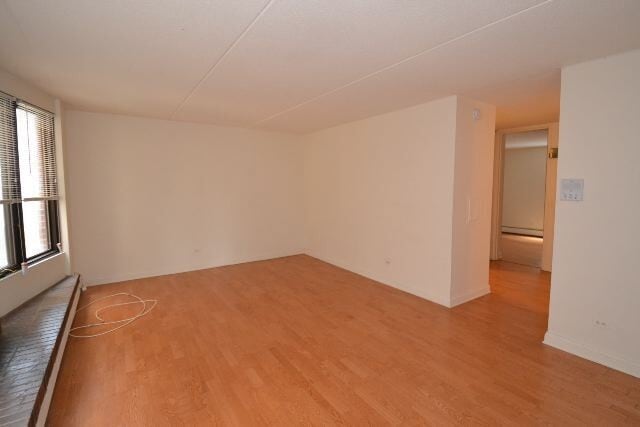 Building Photo - 622 W Wellington Ave