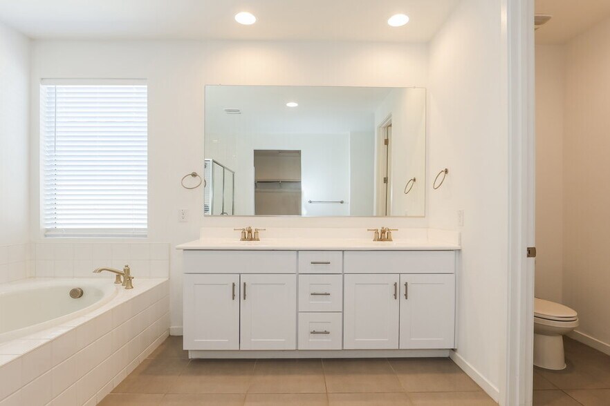 Building Photo - 5647 W Walatowa St