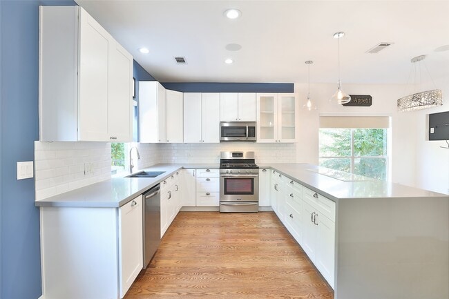 Building Photo - 1743 French Village Dr