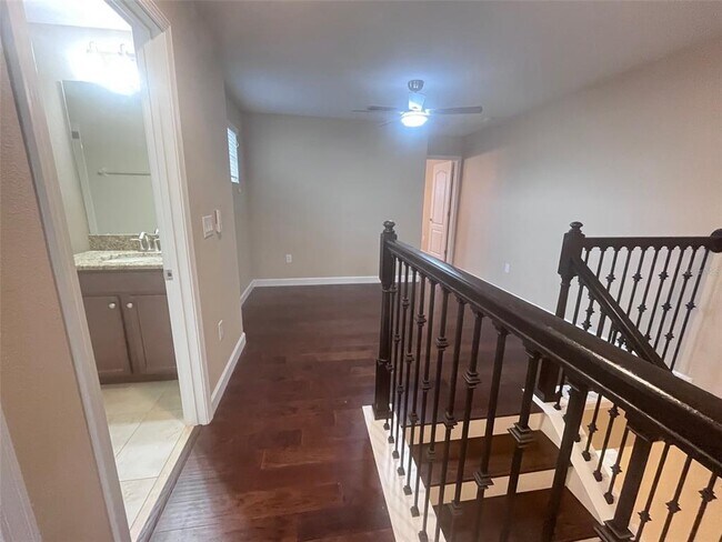 Building Photo - 15150 Evergreen Oak Loop