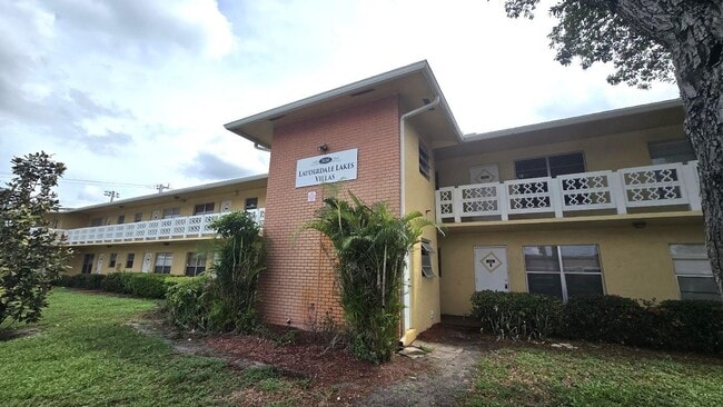 Building Photo - 3530 NW 43rd Ave