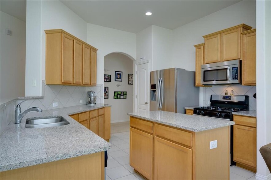 Kitchen - 1004 Dyer Creek Pl