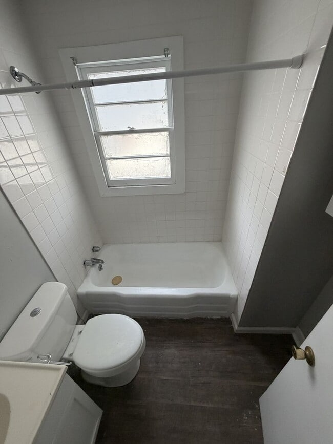 Building Photo - Nice 2BR/1Ba house