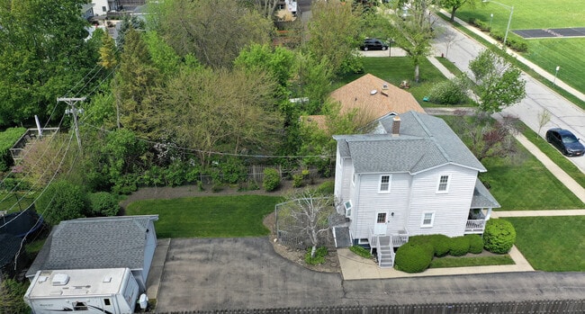 Building Photo - 408 S Mitchell Ave