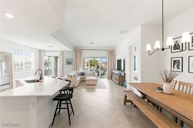 Building Photo - 12050 Santaluz Dr