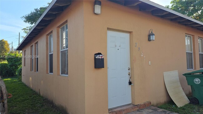 Building Photo - 2924 SW 26th St