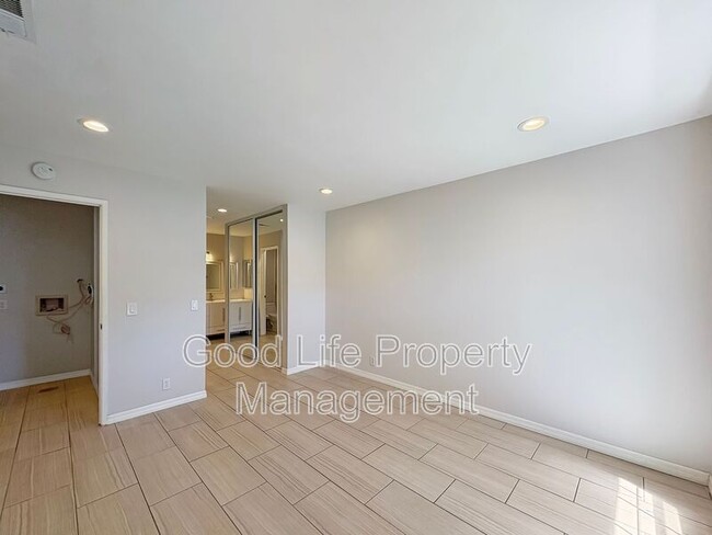 Building Photo - 10686 Aderman Ave