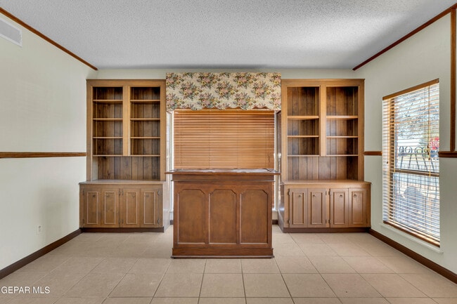 Building Photo - 2153 Trawood Dr