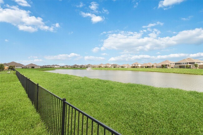 Building Photo - 77 Carmel Dr