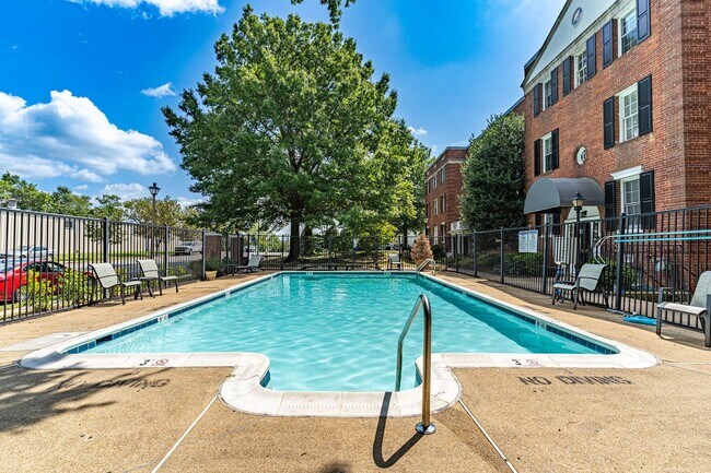 Building Photo - Stylish Updated Condo Minutes from Old Town Alexandria