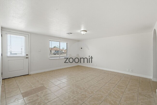 Building Photo - Welcome home to this beautifully updated 3-bedroom, 2-bathroom