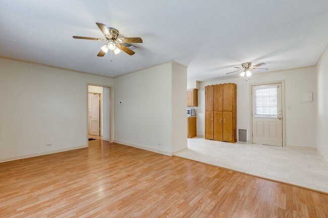Building Photo - 2-BEDROOM HOME IN WILSHIRE VILLAGE