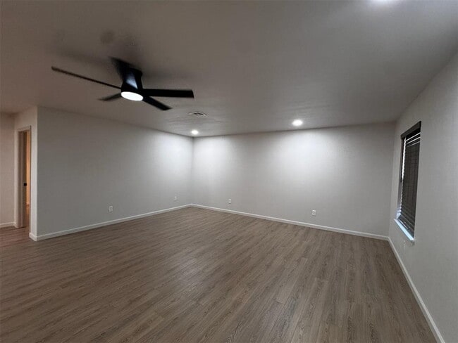 Building Photo - 26218 N 2960 Rd