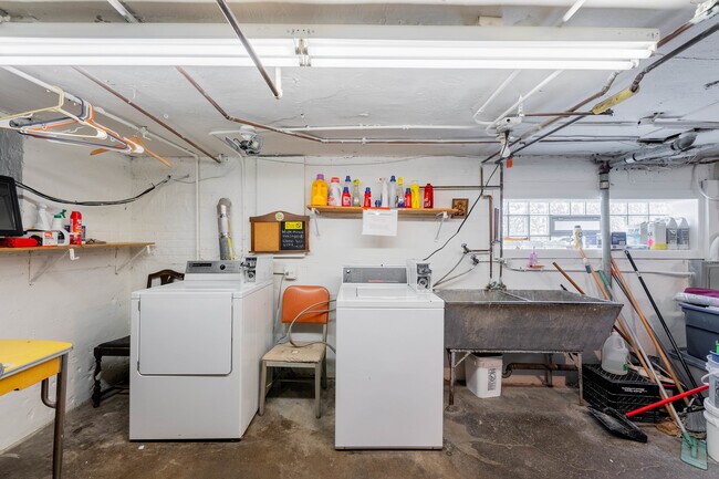 Building Photo - 7041 W Addison St