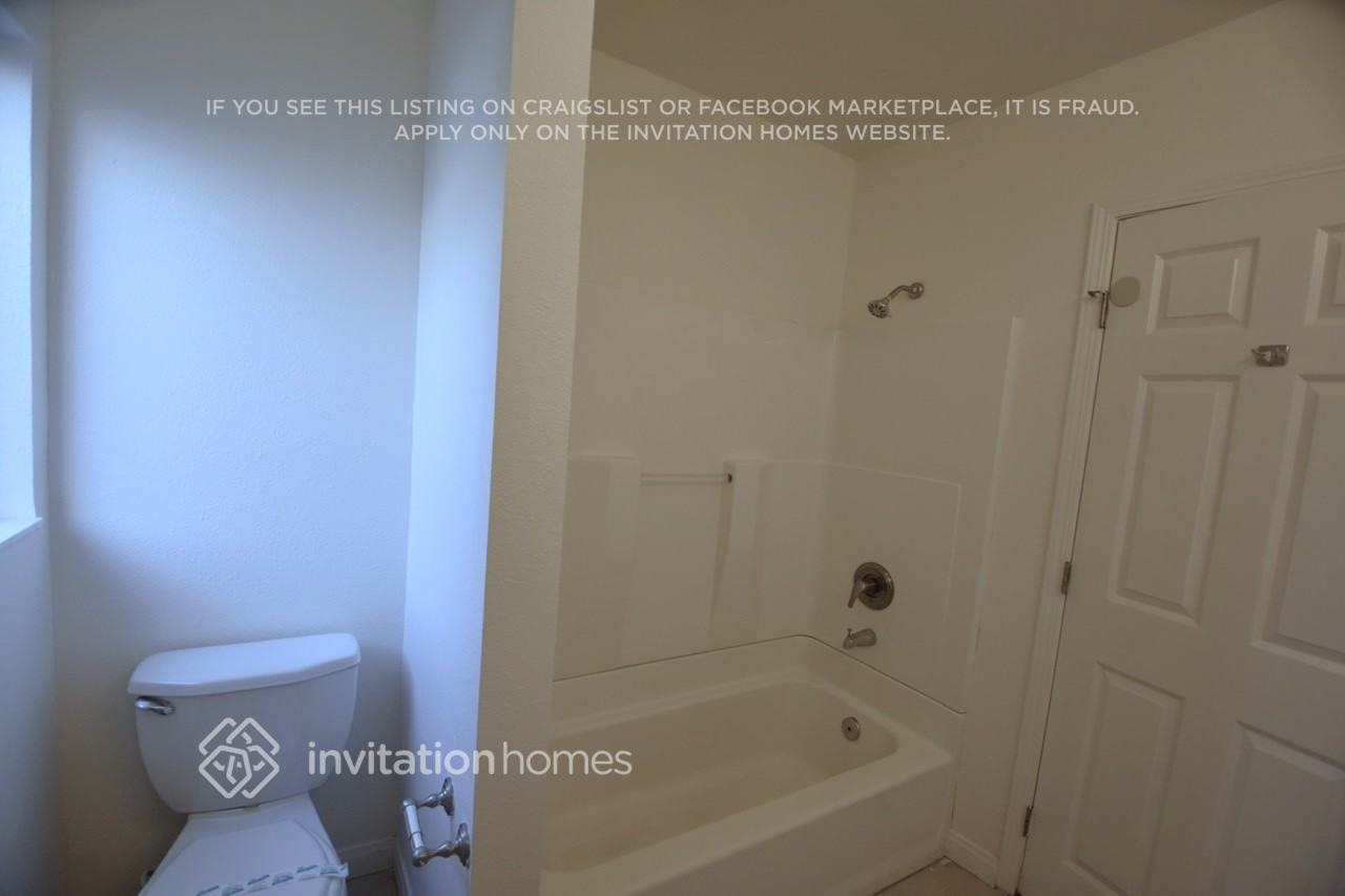 Building Photo - 8002 Crosnoe Ave