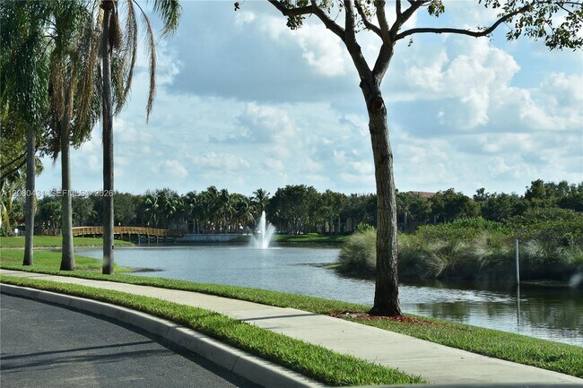 Building Photo - 2493 Centergate Dr