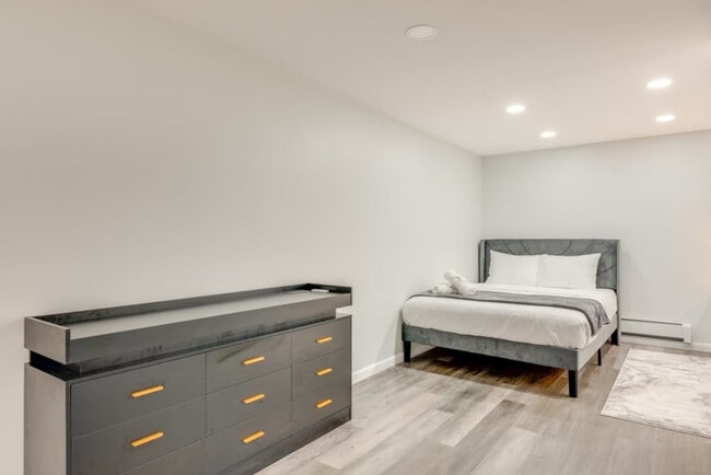 Building Photo - 2135 Rosemont Dr