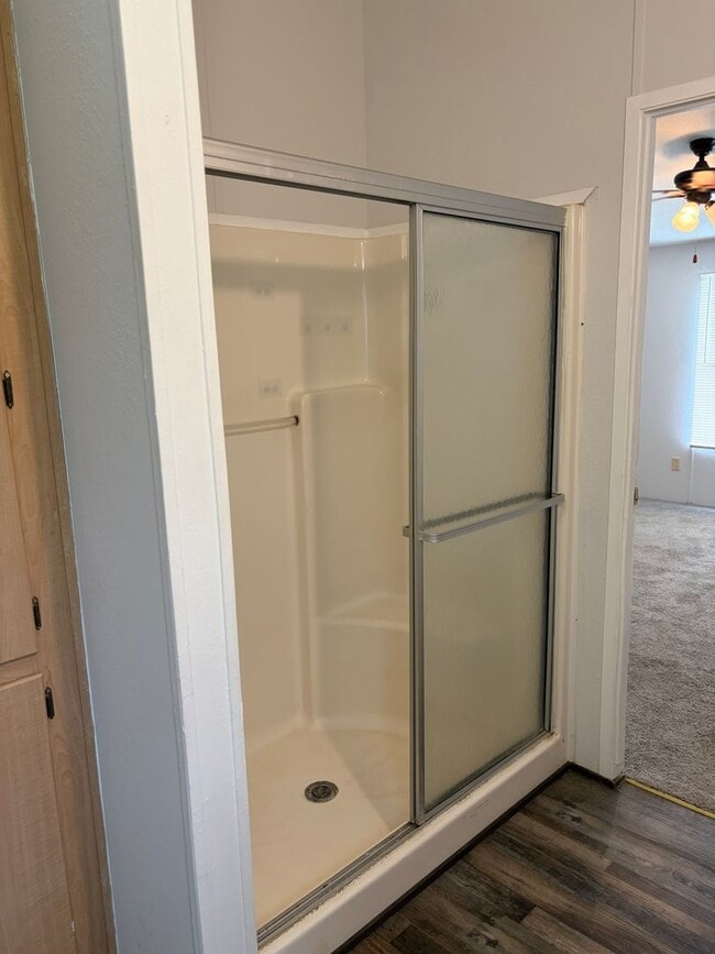 Building Photo - Trailer house; 3 bed 2 bath