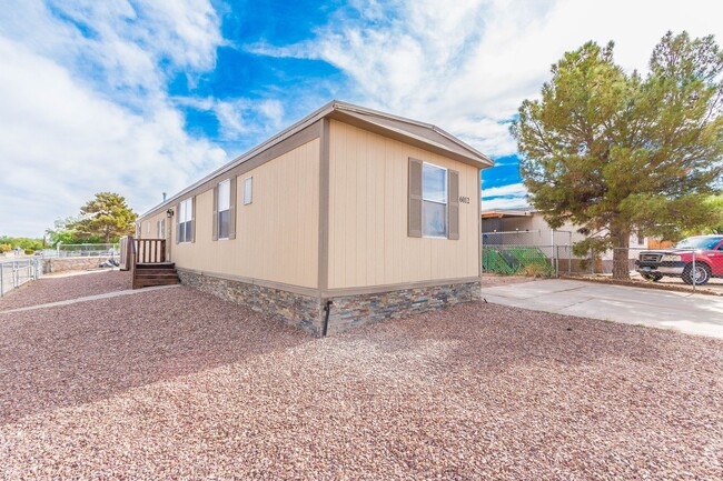 Primary Photo - Incredible 3 bedroom, 1 1/2 bath mobile ho...