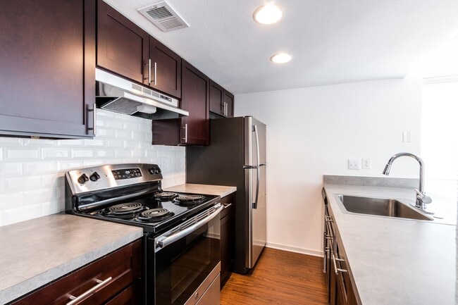 Building Photo - Luxury Duplex. Best Prices In South Austin! Steps from Hike & Bike Trail And Downtown!