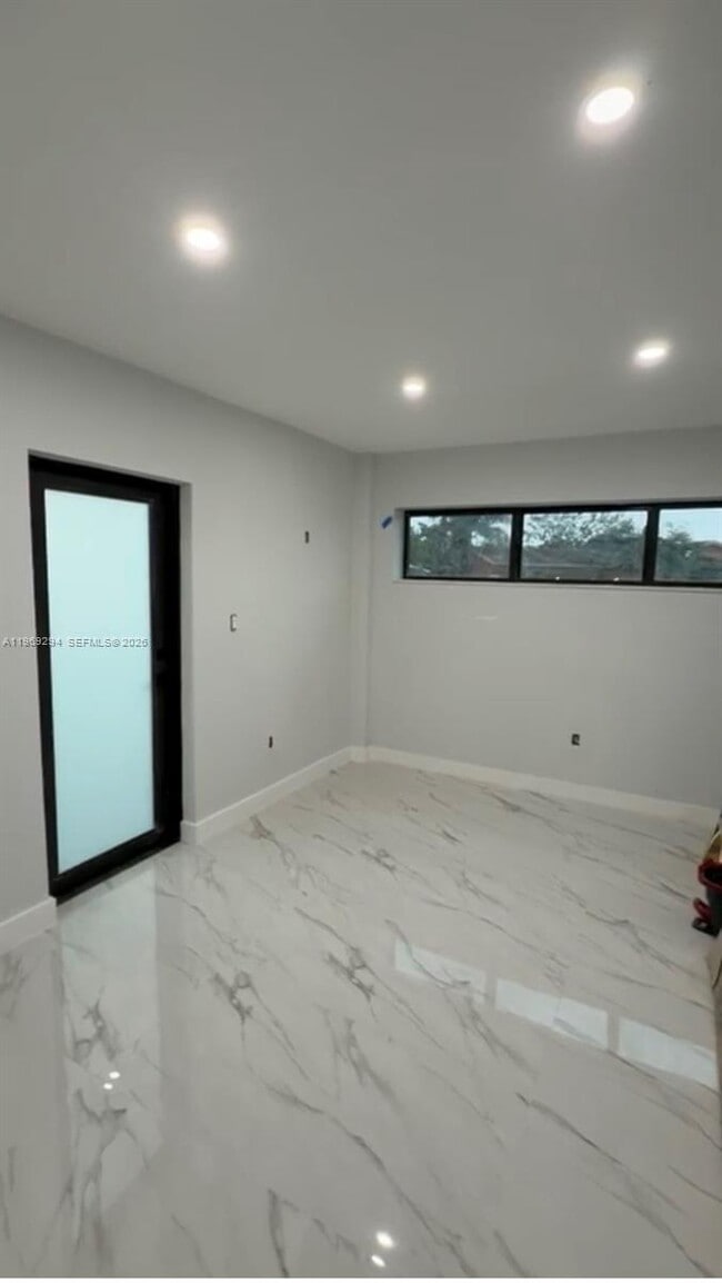 Building Photo - 1085 NW 191st St