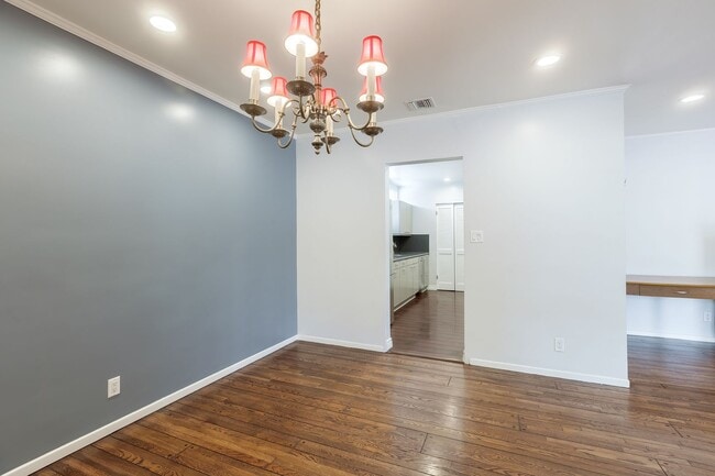 Building Photo - Spacious 5-Bedroom, 3-Bath Home with Pool ...