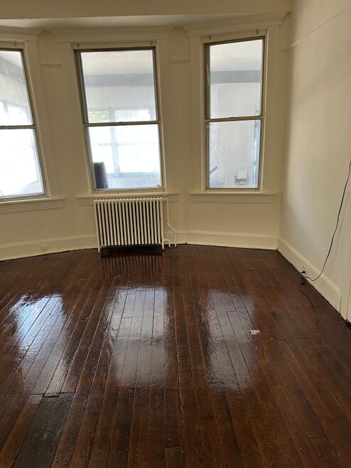 Building Photo - 121 Kearney Ave